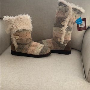 Muk Luks Original.  Never been worn with tags.